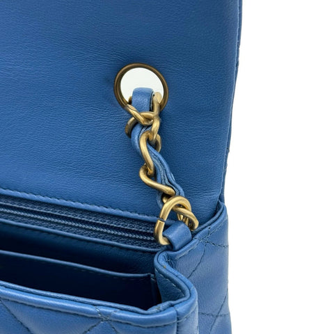 【中古】 CHANEL シャネル ミニマトラッセ チェーン ショルダーバッグ ブルー ラムスキン ブルー系 ゴールド金具 27番台(2018年) ブランドバッグ ショルダーバッグ 中古品 (CHANEL,minimatelasse,blue,lambskin,gold,shourderbag,used)