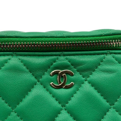 【中古】 CHANEL シャネル マトラッセ ミニバニティ チェーン ショルダーバッグ グリーン ラムスキン グリーン系 ゴールド金具 29番台(2020年) 中古品 (CHANEL,minivanity,chain,shourderbag,lambskin,green,gold,used)