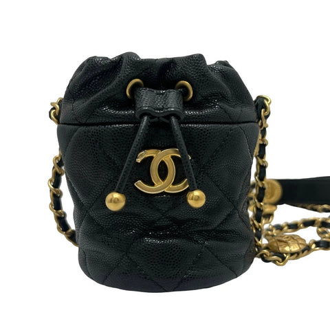 【中古】 CHANEL シャネル マトラッセ チェーンバケットバッグ チェーンショルダー キャビアスキン ブラック系 ゴールド金具 ランダム番(2021年～) ブランドバッグ 中古品 (CHANEL,MATELASSE,black,caviarskin,chain,bucketbag,used)