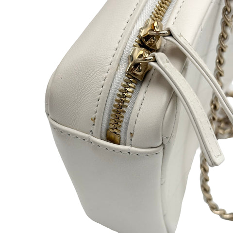 【中古】 CHANEL シャネル ハンドルバッグ  ホワイト ラムスキン 30番台(2020-2021年) ブランドバッグ ショルダーバッグ  中古品 レディース