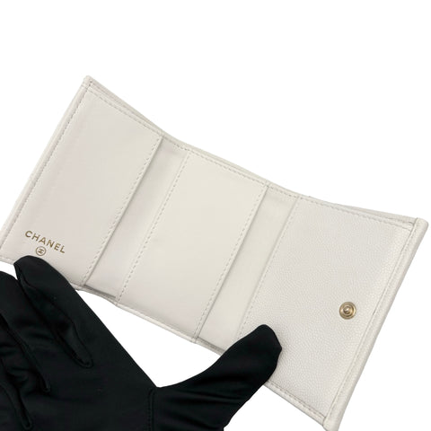 【中古】 CHANEL シャネル COMPACT WALLET コンパクトウォレット 財布 ホワイト キャビアスキン 中古 WHITE CAVIARSKIN