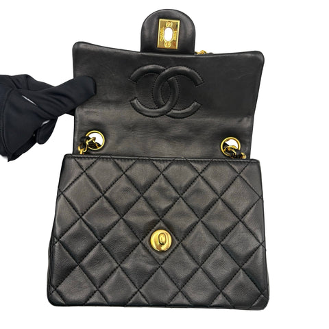 【中古】 CHANEL シャネル MINI MATELASSE ミニマトラッセ ショルダーバッグ 1番台(1990年) ブラック ラムスキン 中古 USED バッグ