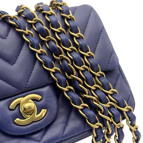 【中古】 CHANEL シャネル CHAIN BAG MINI Vステッチ チェーンショルダー 21番台(2015~2016年) ブルー系 ラムスキン 中古 USED バッグ