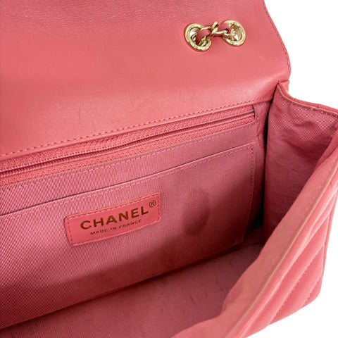 【中古】 CHANEL シャネル V-stitch shoulder bag Vステッチショルダーバック ショルダーバッグ 28番台(2019年) ピンク系 レザー 中古 USED バッグ