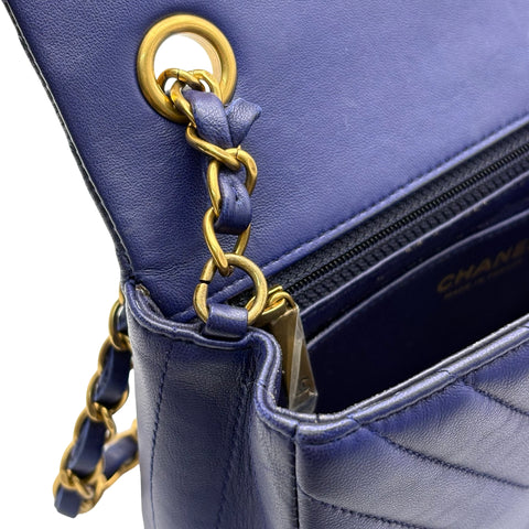 【中古】 CHANEL シャネル CHAIN BAG MINI Vステッチ チェーンショルダー 21番台(2015~2016年) ブルー系 ラムスキン 中古 USED バッグ