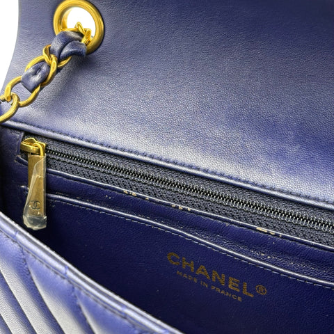 【中古】 CHANEL シャネル CHAIN BAG MINI Vステッチ チェーンショルダー 21番台(2015~2016年) ブルー系 ラムスキン 中古 USED バッグ