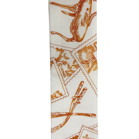 【新品未使用】 Hermes エルメス 《フォーブルの切手愛好家》 ツイリー オランジュ・キュイ／グレー/コライユ シルク100％ 新品未使用