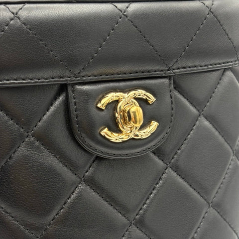【中古】 CHANEL シャネル バニティチェーンショルダーバッグ  ブラック ラムスキン ランダム番(2021～年) ブランドバッグ ショルダーバッグ  中古品 レディース